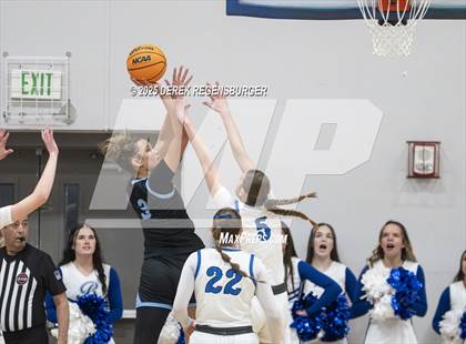 Thumbnail 2 in Riverdale Ridge vs Broomfield (CHSAA 6A Sweet 16) photogallery.
