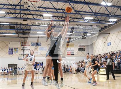Thumbnail 3 in Riverdale Ridge vs Broomfield (CHSAA 6A Sweet 16) photogallery.