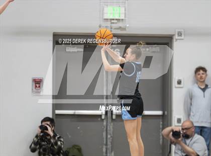 Thumbnail 2 in Riverdale Ridge vs Broomfield (CHSAA 6A Sweet 16) photogallery.