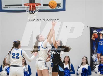 Thumbnail 3 in Riverdale Ridge vs Broomfield (CHSAA 6A Sweet 16) photogallery.