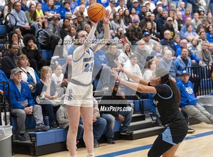 Thumbnail 3 in Riverdale Ridge vs Broomfield (CHSAA 6A Sweet 16) photogallery.