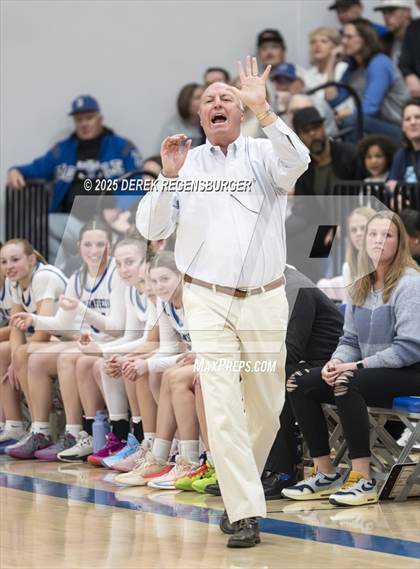 Thumbnail 3 in Riverdale Ridge vs Broomfield (CHSAA 6A Sweet 16) photogallery.