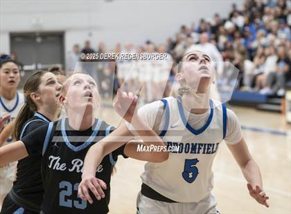 Thumbnail 3 in Riverdale Ridge vs Broomfield (CHSAA 6A Sweet 16) photogallery.