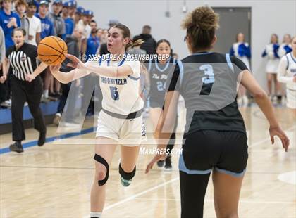 Thumbnail 2 in Riverdale Ridge vs Broomfield (CHSAA 6A Sweet 16) photogallery.