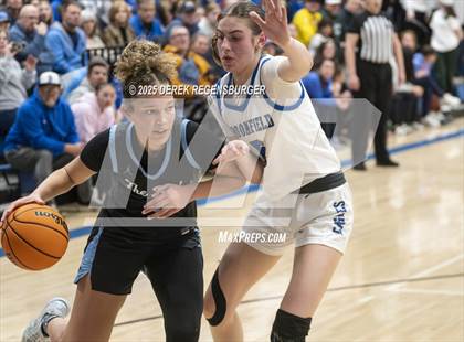 Thumbnail 2 in Riverdale Ridge vs Broomfield (CHSAA 6A Sweet 16) photogallery.