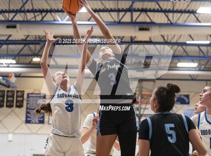 Thumbnail 3 in Riverdale Ridge vs Broomfield (CHSAA 6A Sweet 16) photogallery.