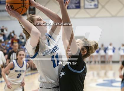 Thumbnail 2 in Riverdale Ridge vs Broomfield (CHSAA 6A Sweet 16) photogallery.