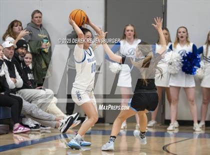Thumbnail 3 in Riverdale Ridge vs Broomfield (CHSAA 6A Sweet 16) photogallery.
