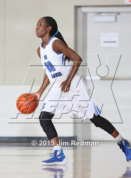 Thumbnail 2 in North Shore vs. Clear Springs (McDonald's Texas Invitational) photogallery.