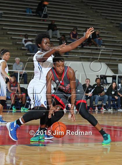 Thumbnail 2 in North Shore vs. Clear Springs (McDonald's Texas Invitational) photogallery.