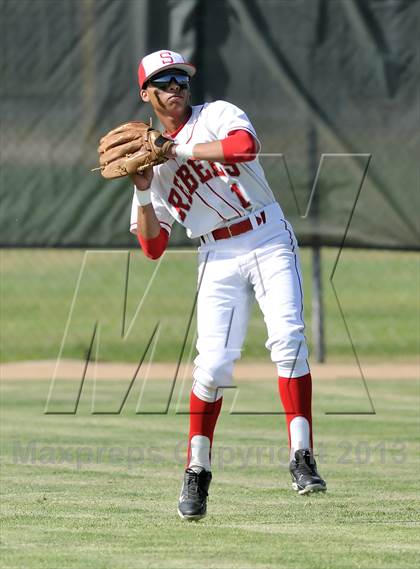 Thumbnail 1 in Savanna vs. Oaks Christian (CIF-SS D4 Playoff) photogallery.