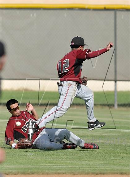 Thumbnail 2 in Savanna vs. Oaks Christian (CIF-SS D4 Playoff) photogallery.