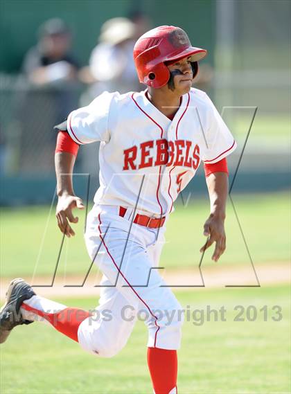 Thumbnail 3 in Savanna vs. Oaks Christian (CIF-SS D4 Playoff) photogallery.
