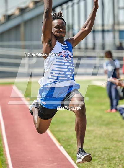 Thumbnail 3 in Panther Relays (Long Jump) photogallery.