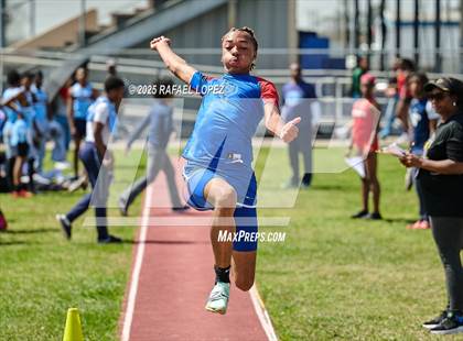 Thumbnail 3 in Panther Relays (Long Jump) photogallery.