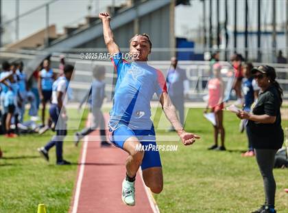 Thumbnail 1 in Panther Relays (Long Jump) photogallery.