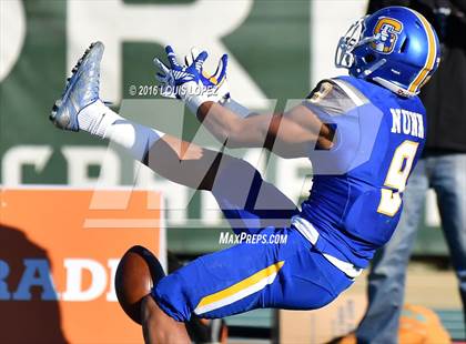 Thumbnail 2 in Serra vs. Sierra Canyon (CIF State Division 2A Final) photogallery.