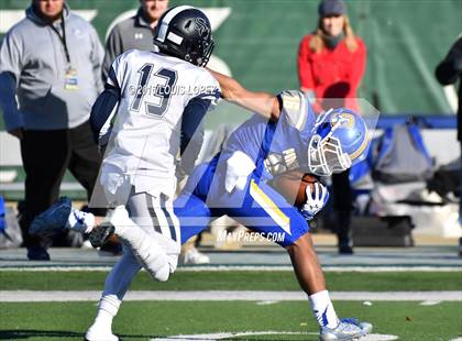 Thumbnail 3 in Serra vs. Sierra Canyon (CIF State Division 2A Final) photogallery.