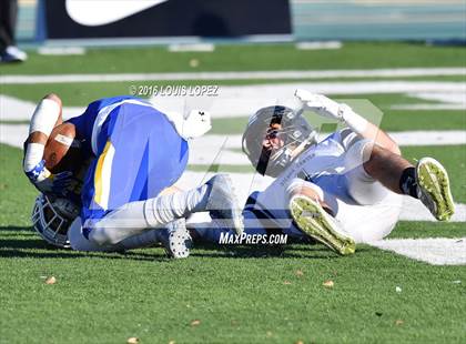 Thumbnail 2 in Serra vs. Sierra Canyon (CIF State Division 2A Final) photogallery.