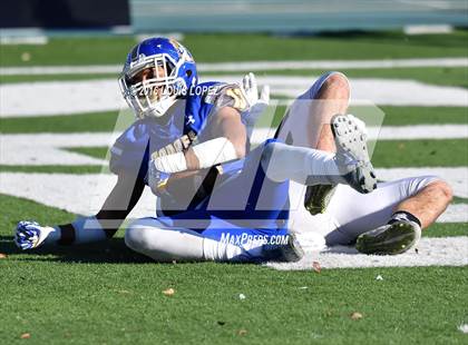 Thumbnail 2 in Serra vs. Sierra Canyon (CIF State Division 2A Final) photogallery.