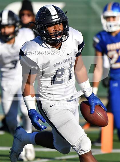 Thumbnail 3 in Serra vs. Sierra Canyon (CIF State Division 2A Final) photogallery.