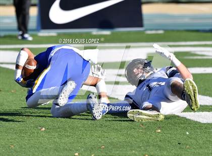 Thumbnail 3 in Serra vs. Sierra Canyon (CIF State Division 2A Final) photogallery.