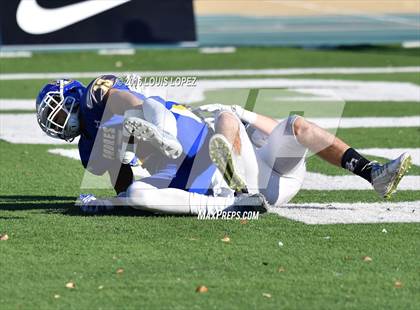Thumbnail 2 in Serra vs. Sierra Canyon (CIF State Division 2A Final) photogallery.