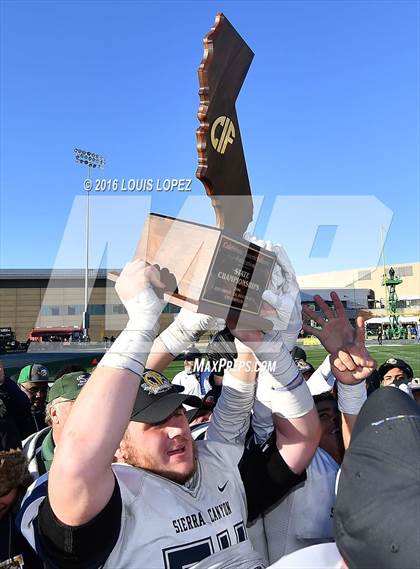 Thumbnail 3 in Serra vs. Sierra Canyon (CIF State Division 2A Final) photogallery.