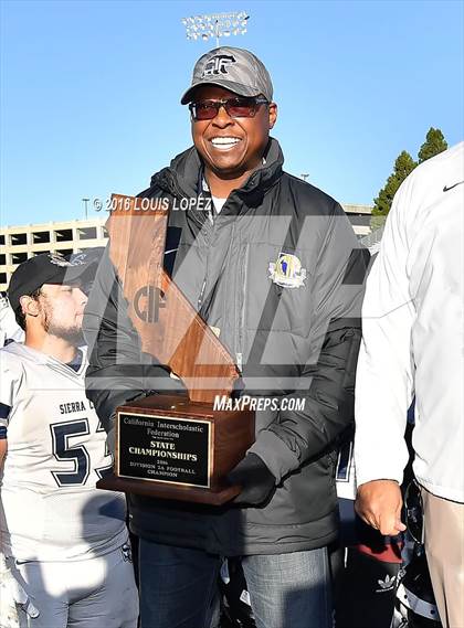 Thumbnail 1 in Serra vs. Sierra Canyon (CIF State Division 2A Final) photogallery.