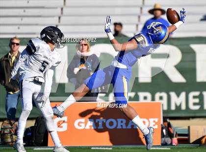 Thumbnail 3 in Serra vs. Sierra Canyon (CIF State Division 2A Final) photogallery.