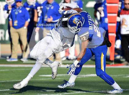 Thumbnail 2 in Serra vs. Sierra Canyon (CIF State Division 2A Final) photogallery.