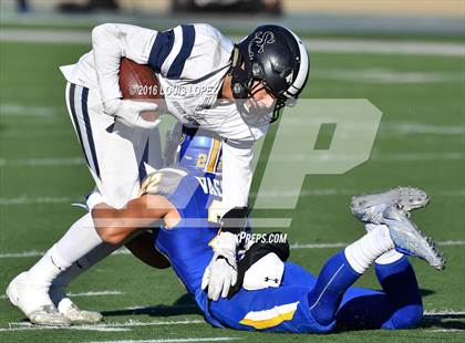 Thumbnail 3 in Serra vs. Sierra Canyon (CIF State Division 2A Final) photogallery.