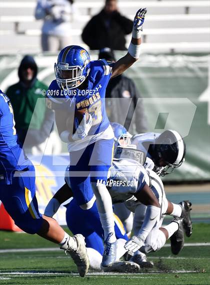 Thumbnail 2 in Serra vs. Sierra Canyon (CIF State Division 2A Final) photogallery.