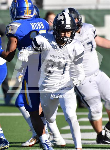 Thumbnail 1 in Serra vs. Sierra Canyon (CIF State Division 2A Final) photogallery.