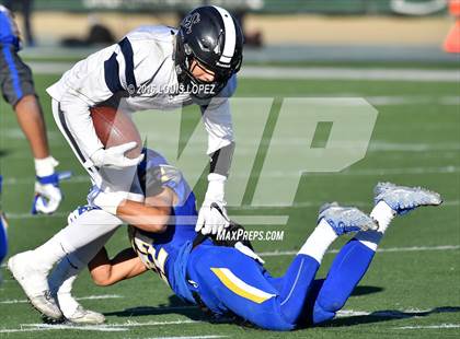 Thumbnail 2 in Serra vs. Sierra Canyon (CIF State Division 2A Final) photogallery.
