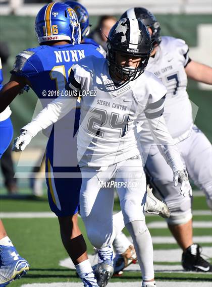 Thumbnail 2 in Serra vs. Sierra Canyon (CIF State Division 2A Final) photogallery.