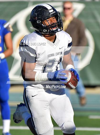 Thumbnail 3 in Serra vs. Sierra Canyon (CIF State Division 2A Final) photogallery.