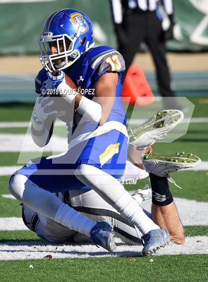 Thumbnail 2 in Serra vs. Sierra Canyon (CIF State Division 2A Final) photogallery.