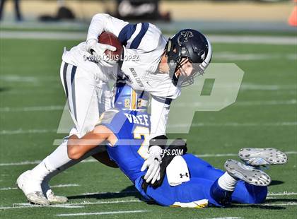 Thumbnail 2 in Serra vs. Sierra Canyon (CIF State Division 2A Final) photogallery.