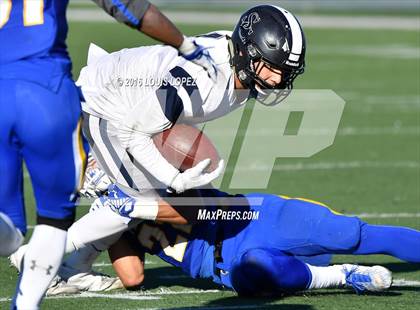 Thumbnail 2 in Serra vs. Sierra Canyon (CIF State Division 2A Final) photogallery.