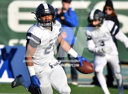 Thumbnail 3 in Serra vs. Sierra Canyon (CIF State Division 2A Final) photogallery.