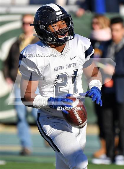Thumbnail 2 in Serra vs. Sierra Canyon (CIF State Division 2A Final) photogallery.