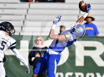 Thumbnail 2 in Serra vs. Sierra Canyon (CIF State Division 2A Final) photogallery.
