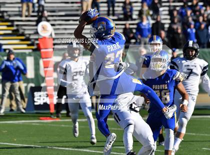 Thumbnail 1 in Serra vs. Sierra Canyon (CIF State Division 2A Final) photogallery.