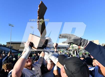Thumbnail 3 in Serra vs. Sierra Canyon (CIF State Division 2A Final) photogallery.