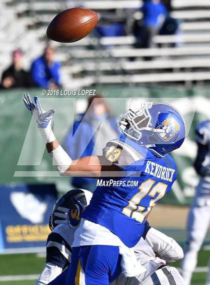 Thumbnail 2 in Serra vs. Sierra Canyon (CIF State Division 2A Final) photogallery.
