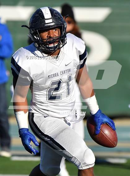 Thumbnail 2 in Serra vs. Sierra Canyon (CIF State Division 2A Final) photogallery.