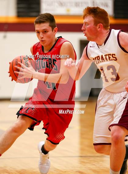 Thumbnail 2 in Trenton @ Collinsville photogallery.