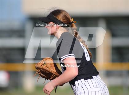 Thumbnail 1 in Lindsay @ Perrin-Whitt photogallery.
