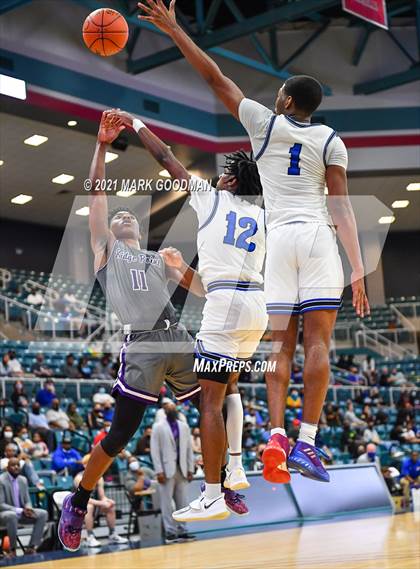 Thumbnail 2 in Cypress Creek vs Ridge Point (UIL 6A Regional Quarterfinal Playoff) photogallery.